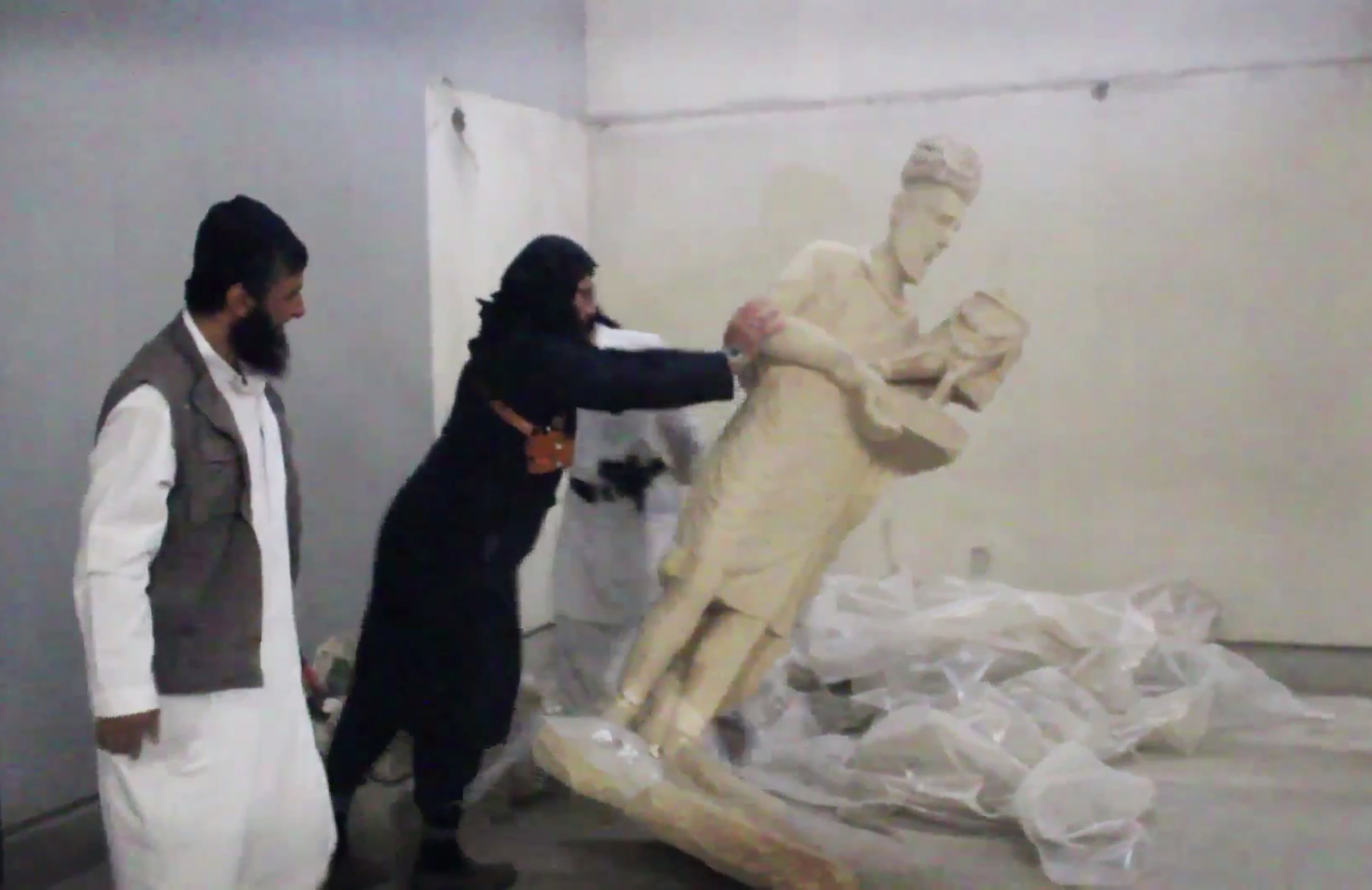 Φρικαλεότητες: Τζιχαντιστές διέλυσαν με βαριοπούλες αρχαιότητες στο Ιράκ